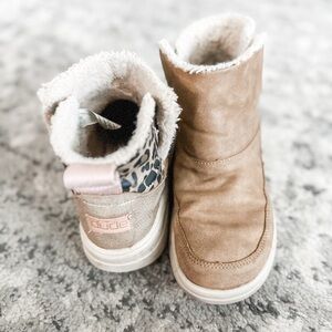 Girls Hey Dude Boots